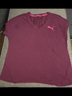 Puma Women's V-Neck Tee in Maroon with Pink Logo